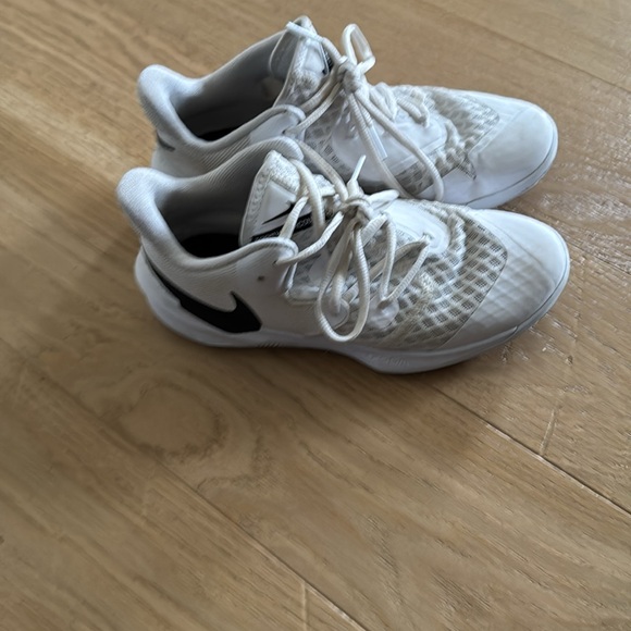 Girl’s volleyball shoes - Picture 3 of 5